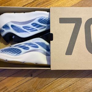 Yezzy Kyanite 10.5 250